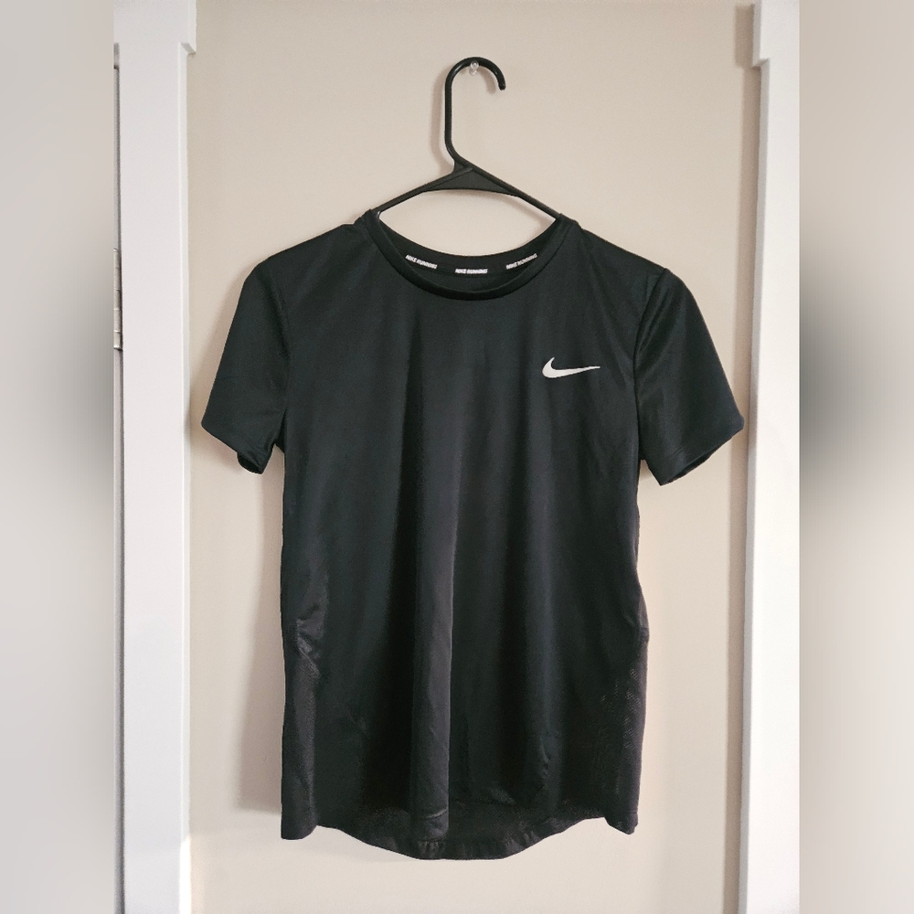 Nike small womens black Dri Fit gym summer fit tee shirt top new with tag